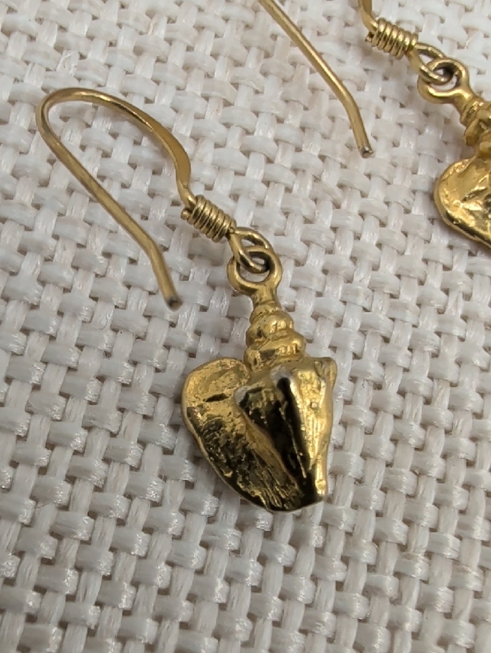 Vintage Gold Tone Conch Shell Dangle Earrings Coastal Estate Jewelry - Picture 3 of 17
